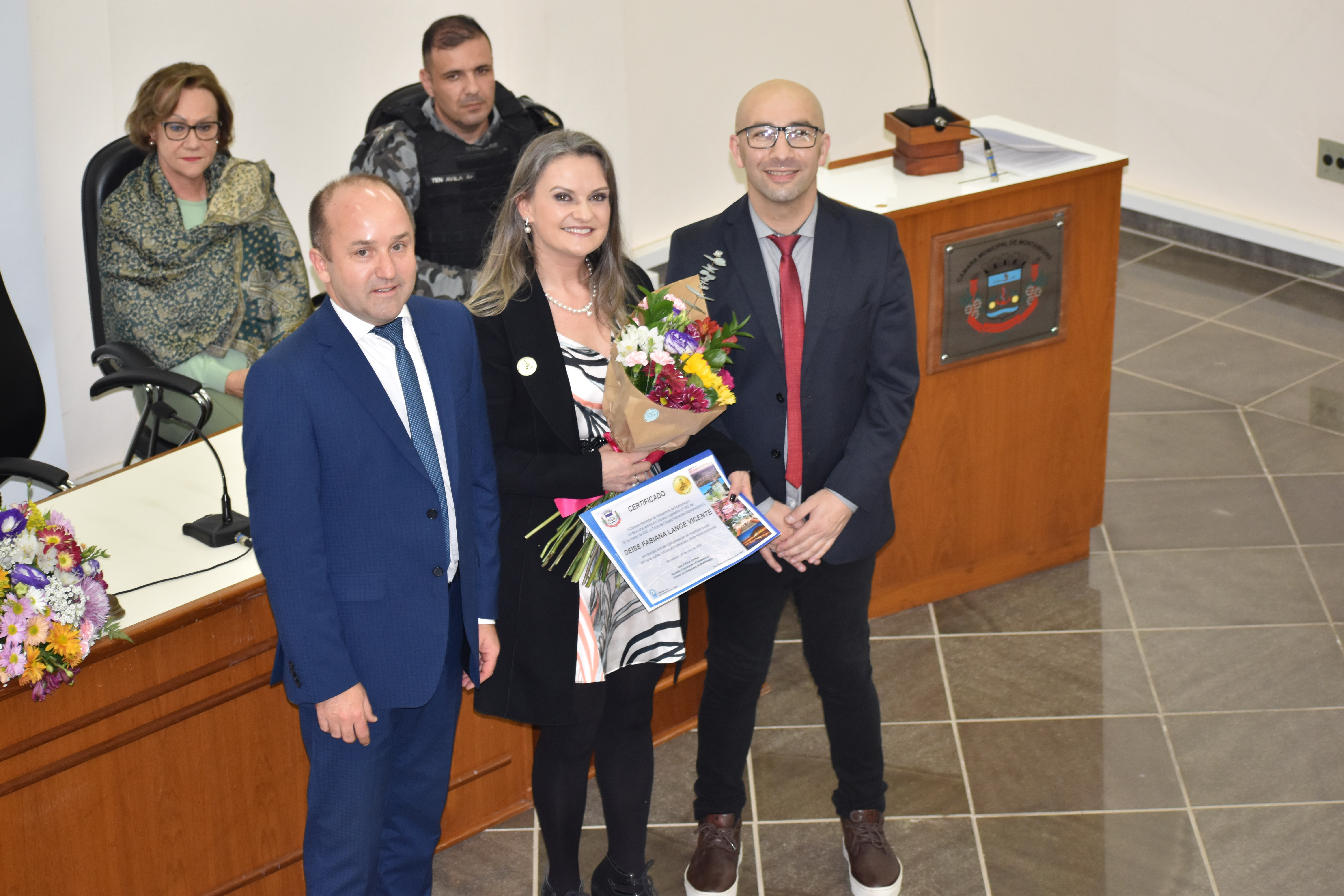 Cidadã Montenegrina: Dra Deise Vicente recebe título em sessão solene na Câmara de Vereadores