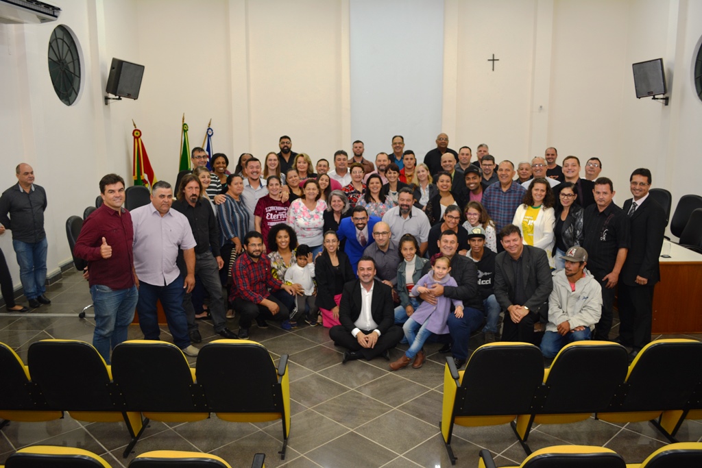  Fiéis comemoram aprovação do Projeto “Dia da Marcha para Jesus”